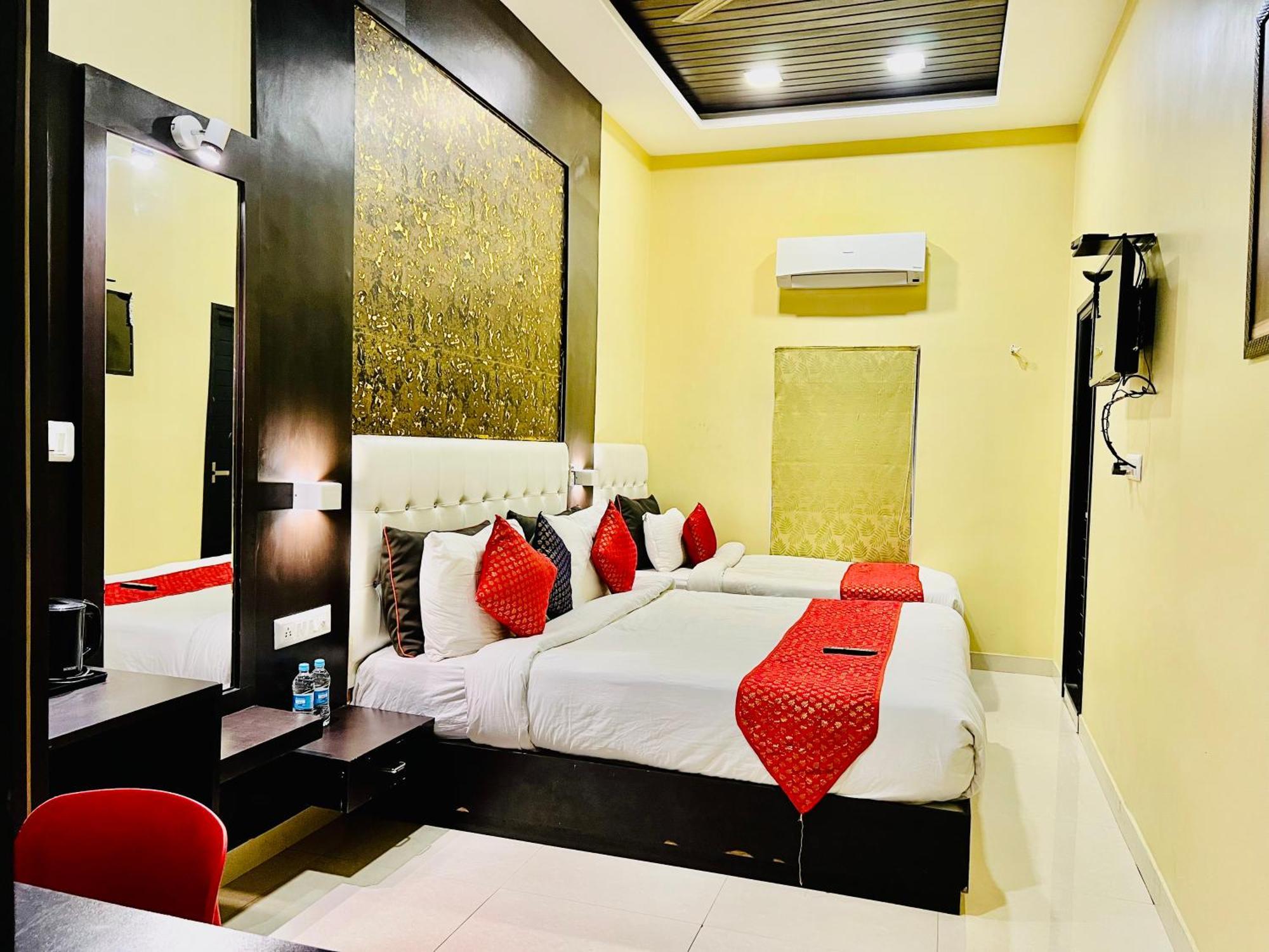 Hotel Grand Bhagwat, Udaipur Exterior photo