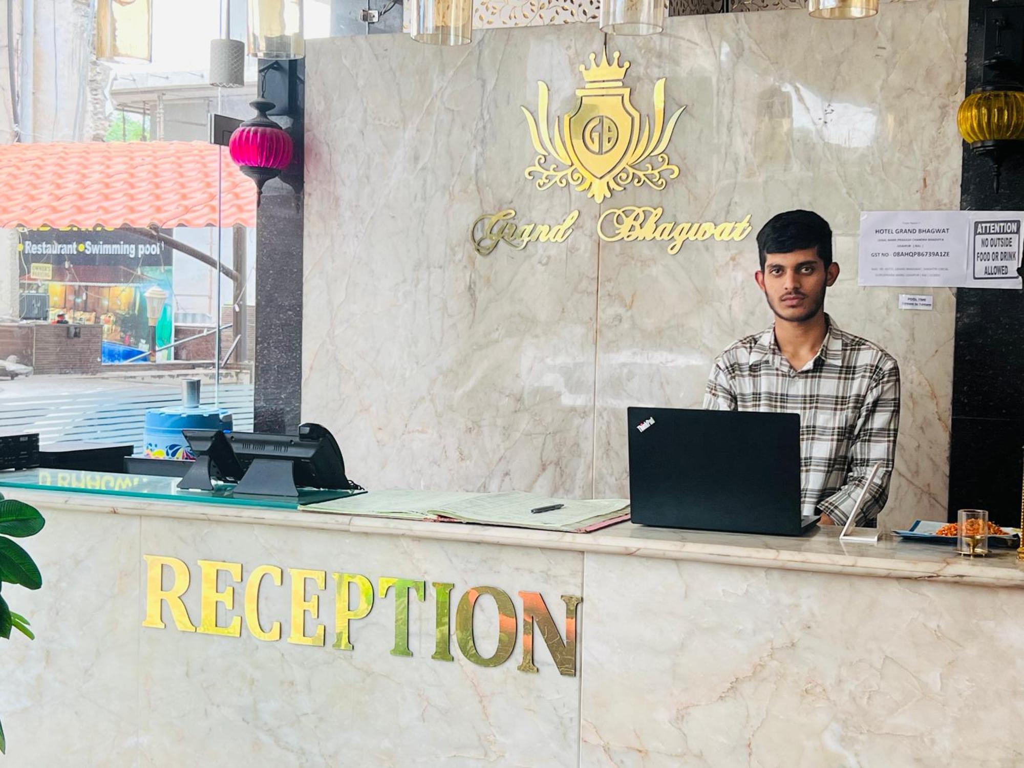 Hotel Grand Bhagwat, Udaipur Exterior photo