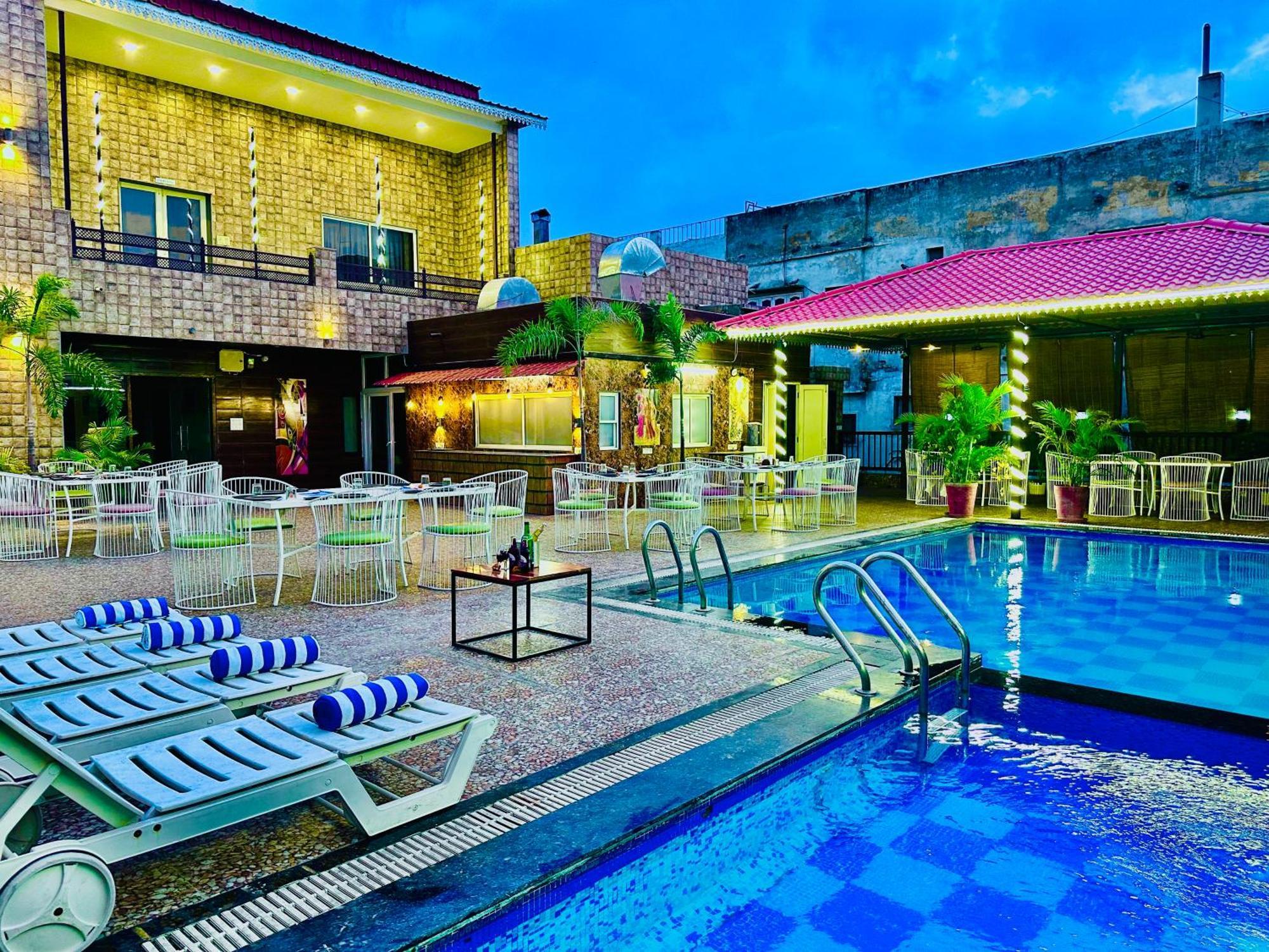Hotel Grand Bhagwat, Udaipur Exterior photo