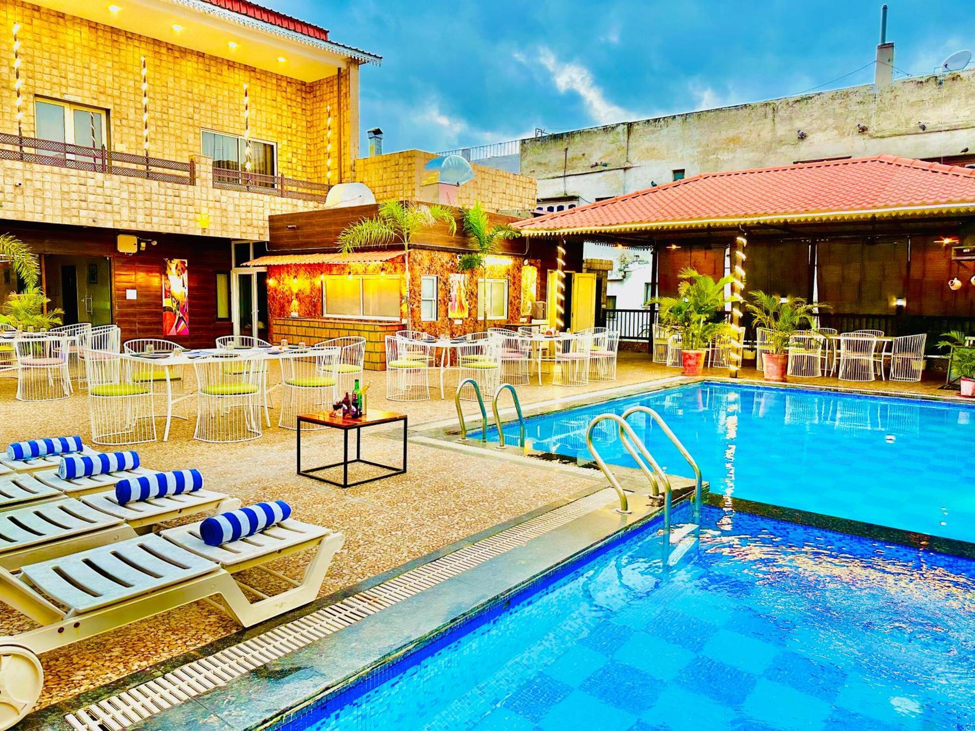 Hotel Grand Bhagwat, Udaipur Exterior photo