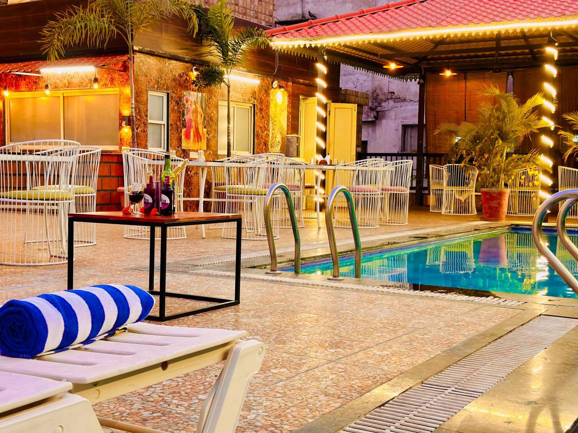 Hotel Grand Bhagwat, Udaipur Exterior photo